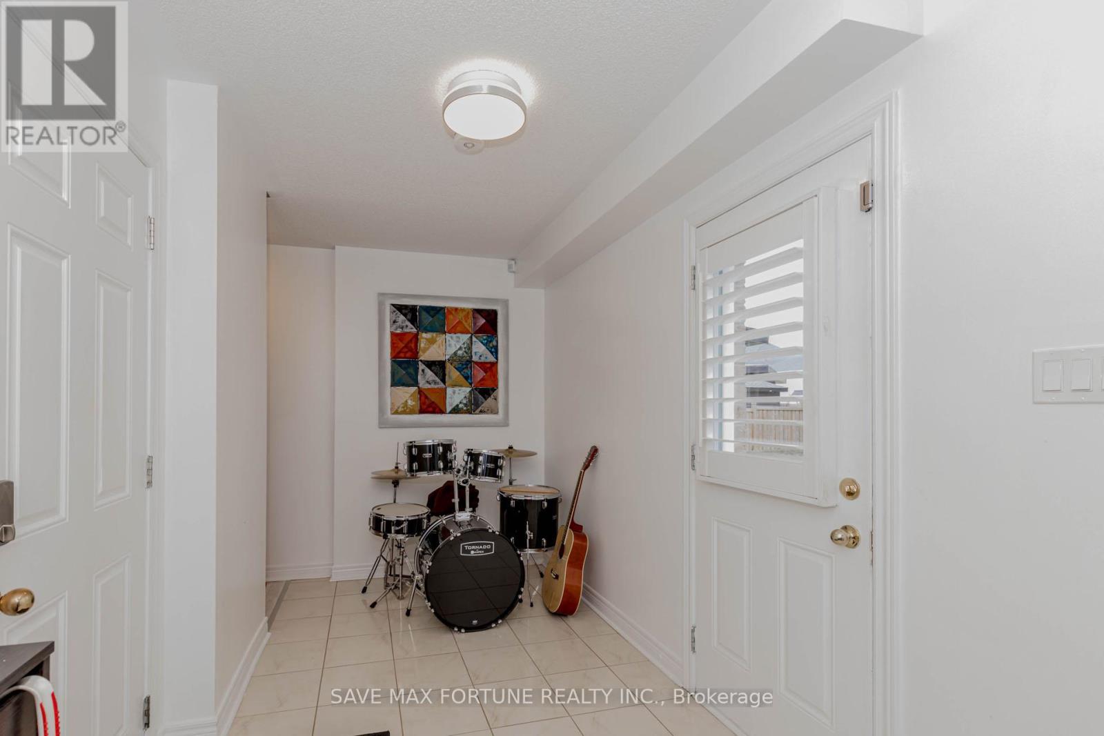 Photo 37 of 16 Berryfield Way Ne, Brampton ON