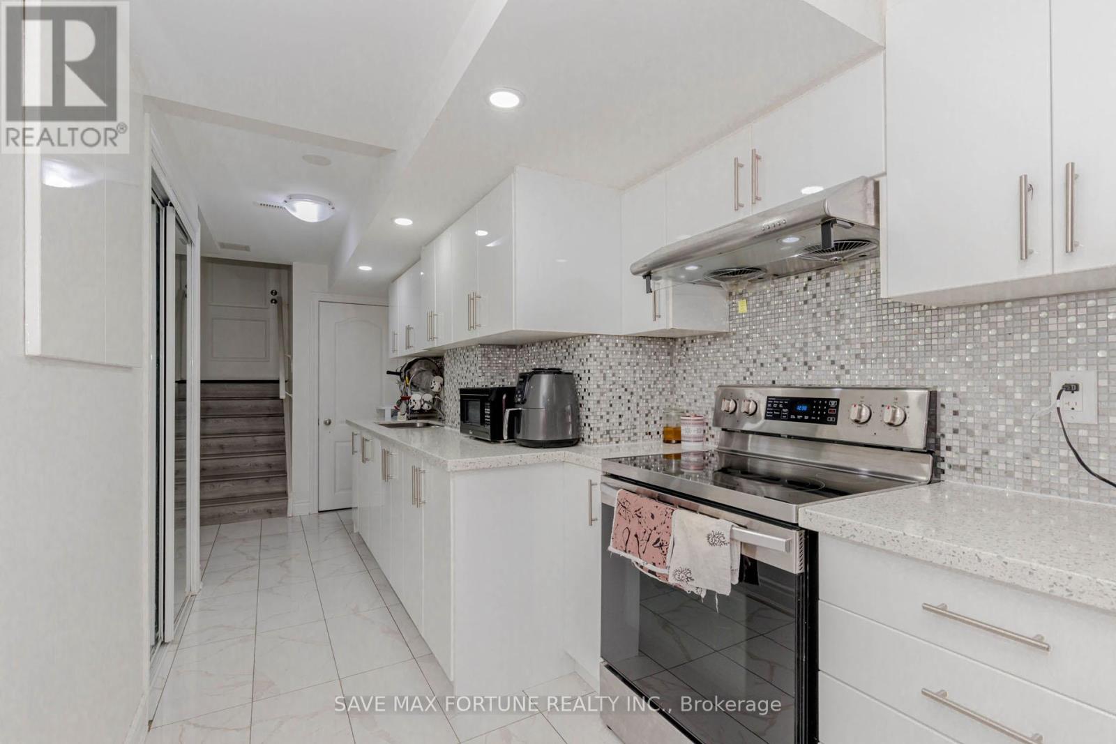 Photo 44 of 16 Berryfield Way Ne, Brampton ON