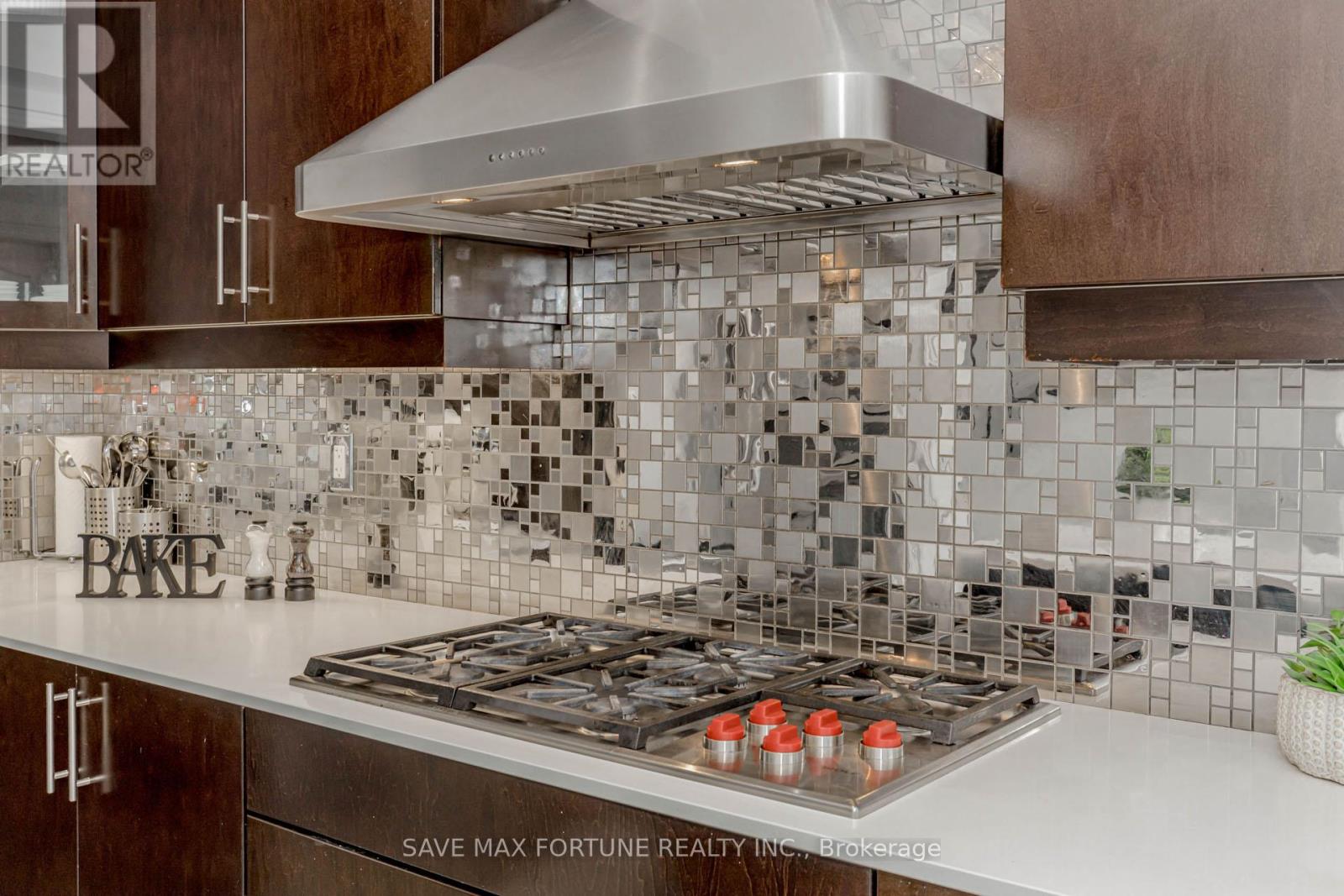 Photo 18 of 16 Berryfield Way Ne, Brampton ON