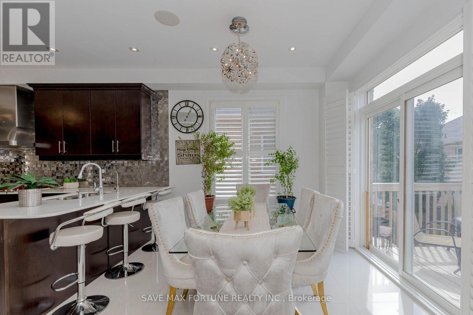 Photo 19 of 16 Berryfield Way Ne, Brampton ON