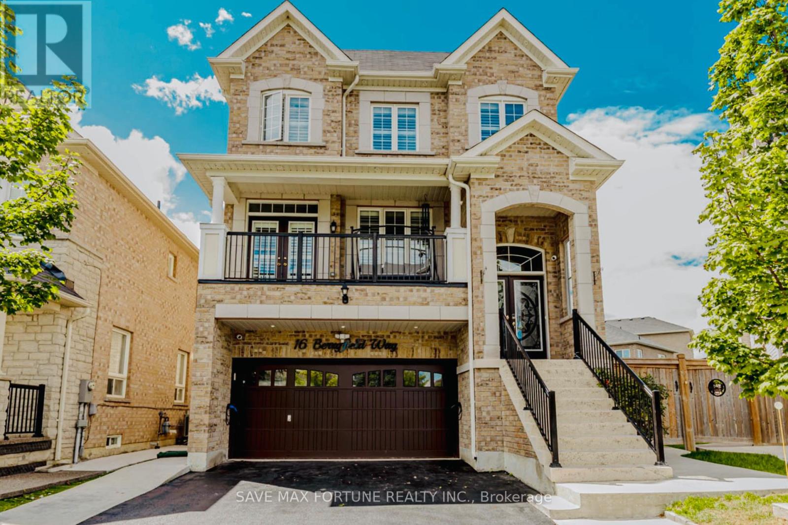 Photo 2 of 16 Berryfield Way Ne, Brampton ON