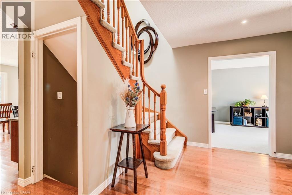 Photo 13 of 33 Tinatawa Court, Kitchener ON