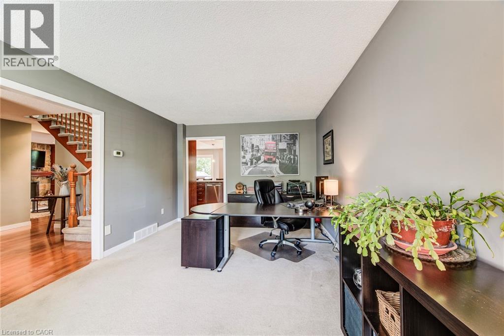 Photo 4 of 33 Tinatawa Court, Kitchener ON