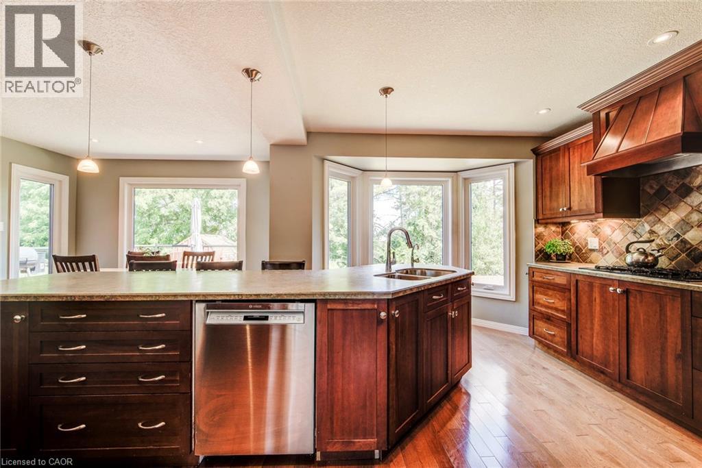 Photo 1 of 33 Tinatawa Court, Kitchener ON