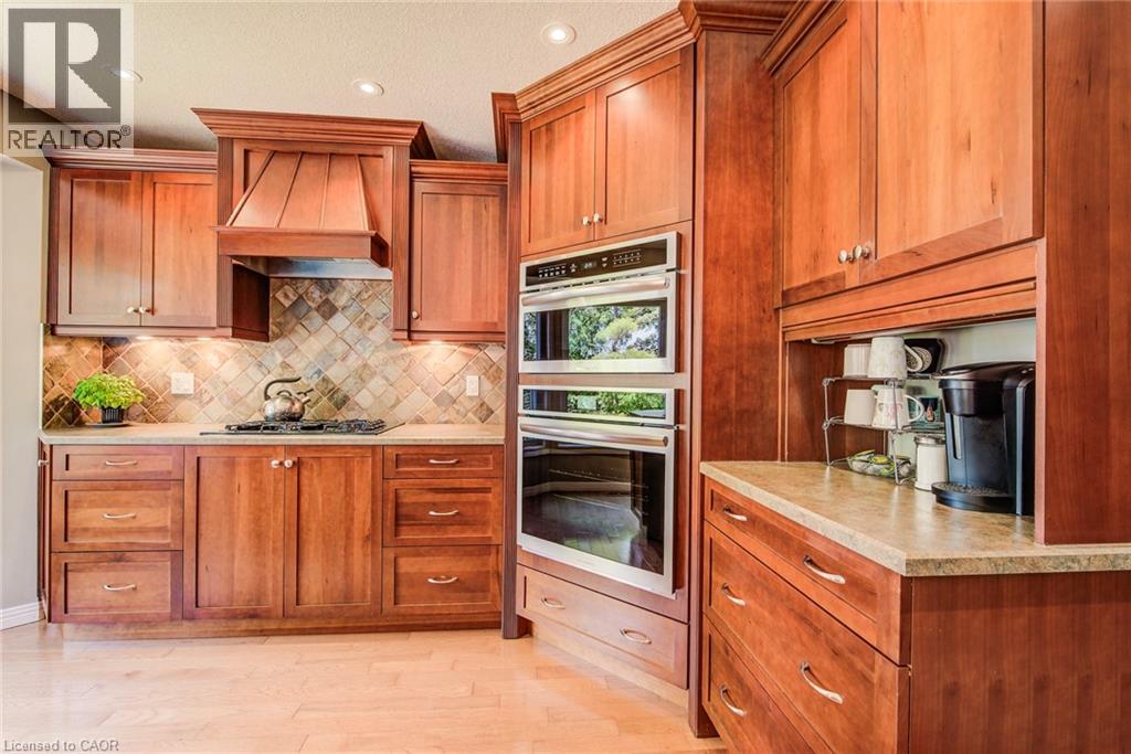 Photo 18 of 33 Tinatawa Court, Kitchener ON
