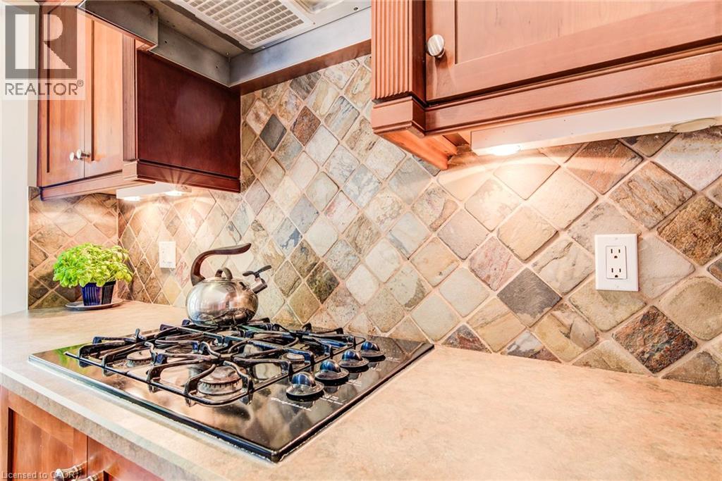 Photo 30 of 33 Tinatawa Court, Kitchener ON