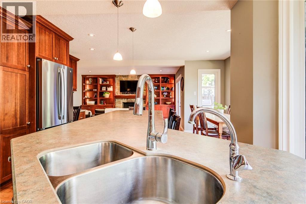 Photo 21 of 33 Tinatawa Court, Kitchener ON