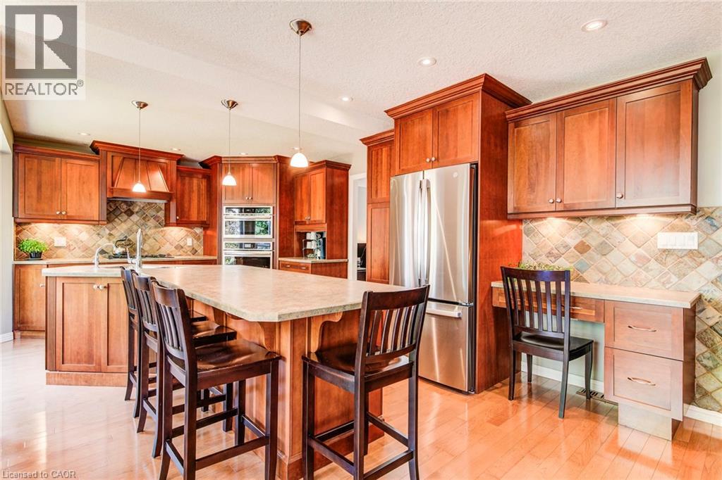 Photo 39 of 33 Tinatawa Court, Kitchener ON
