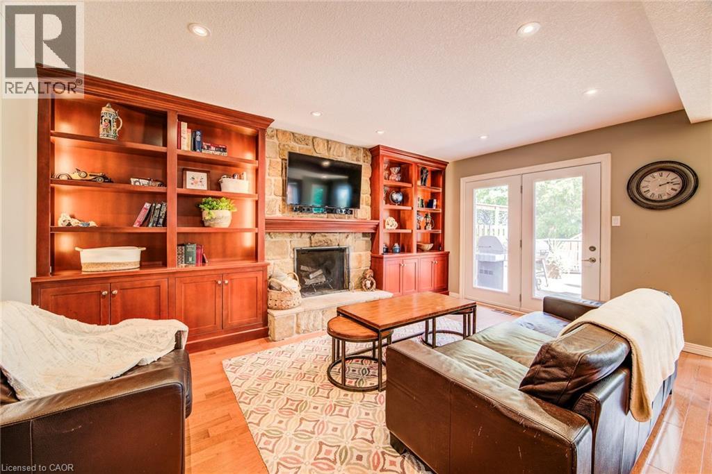 Photo 23 of 33 Tinatawa Court, Kitchener ON