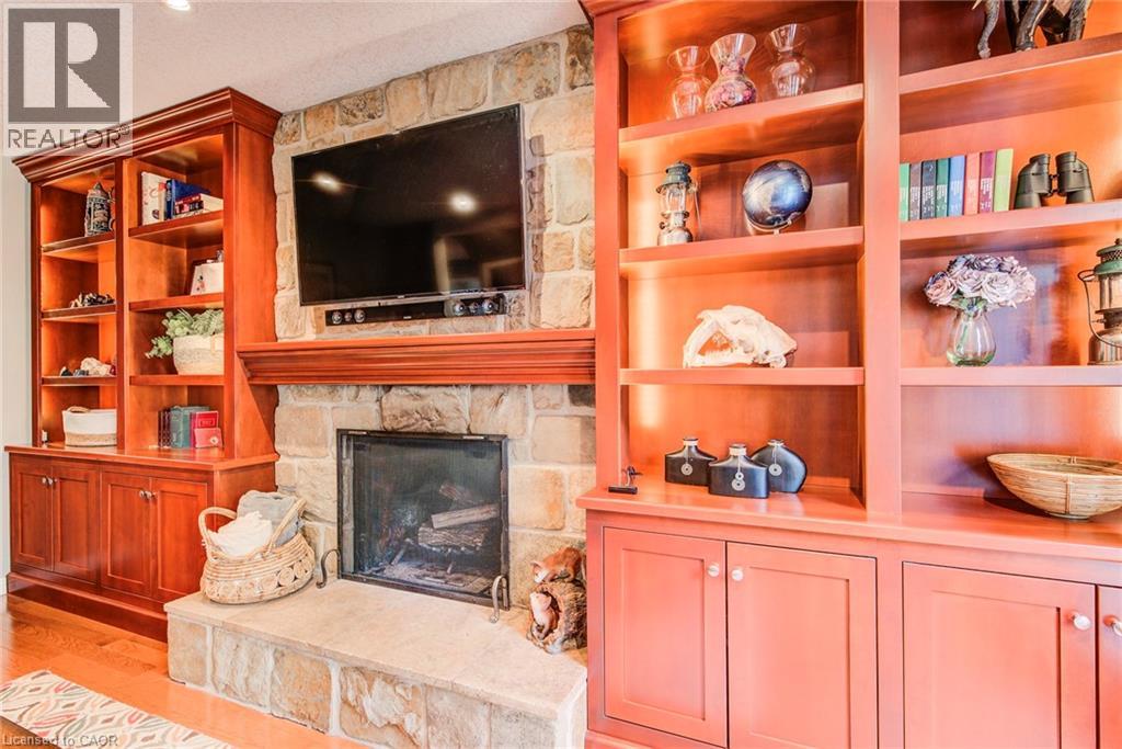 Photo 40 of 33 Tinatawa Court, Kitchener ON