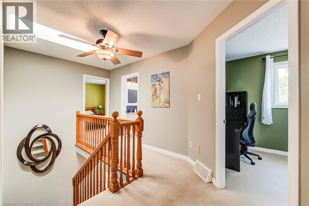 Photo 27 of 33 Tinatawa Court, Kitchener ON