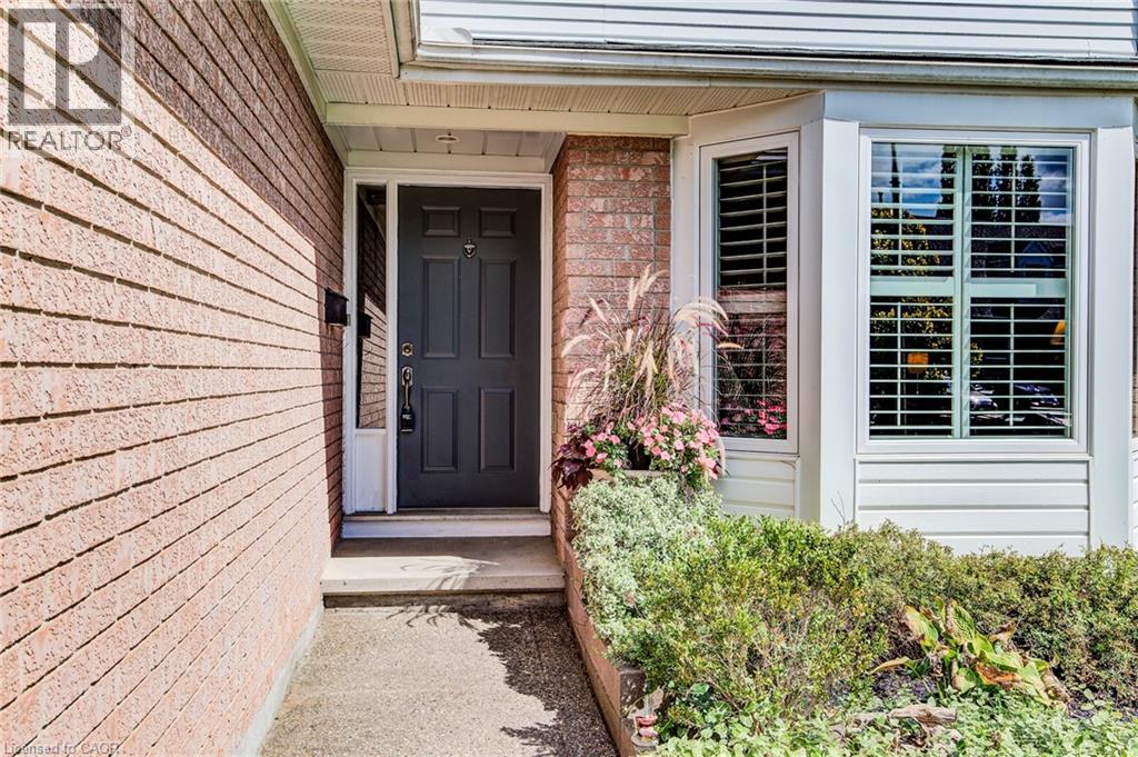 Photo 38 of 33 Tinatawa Court, Kitchener ON