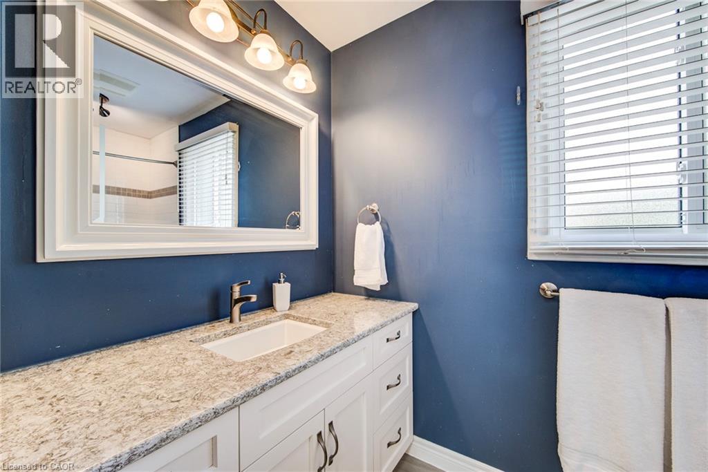 Photo 42 of 33 Tinatawa Court, Kitchener ON