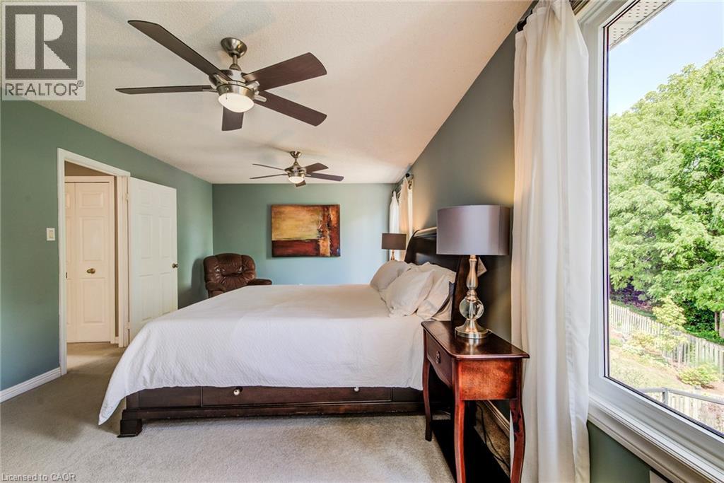 Photo 3 of 33 Tinatawa Court, Kitchener ON