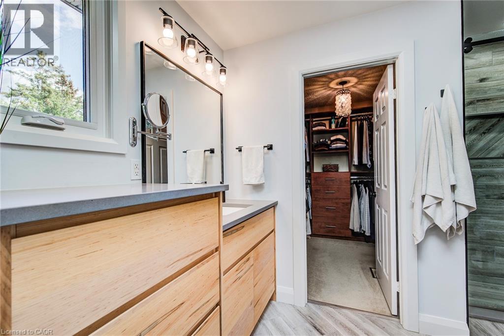 Photo 19 of 33 Tinatawa Court, Kitchener ON