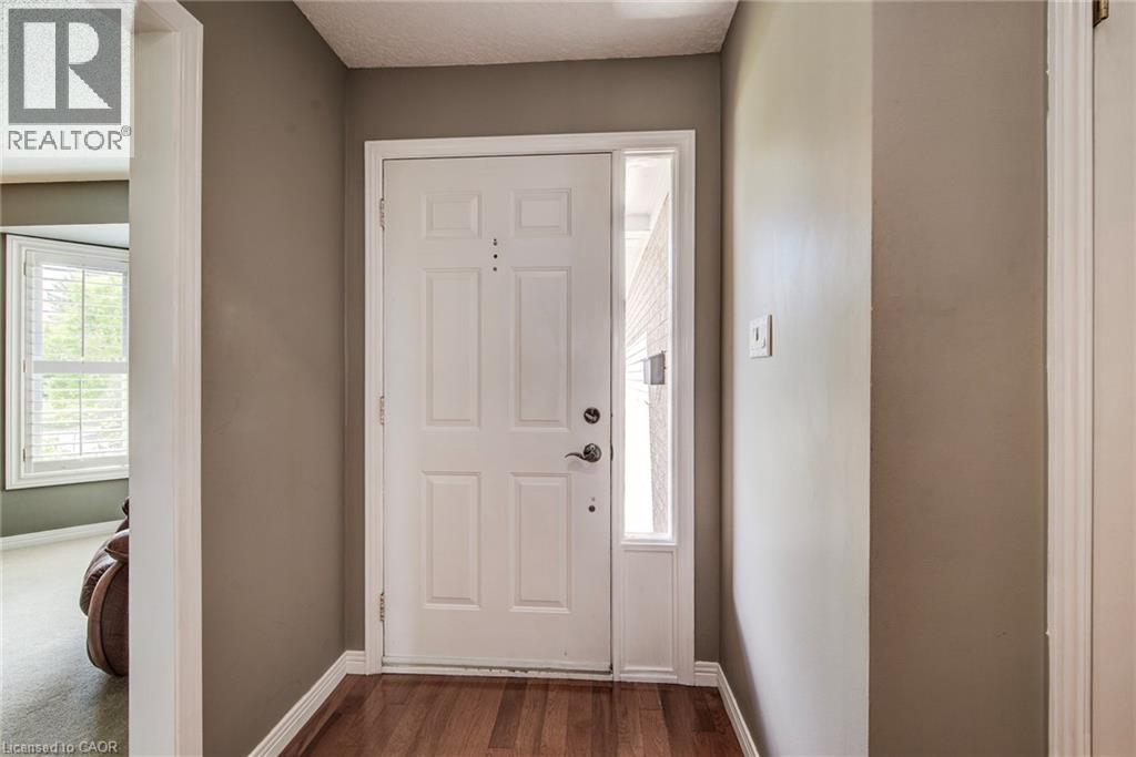 Photo 12 of 33 Tinatawa Court, Kitchener ON