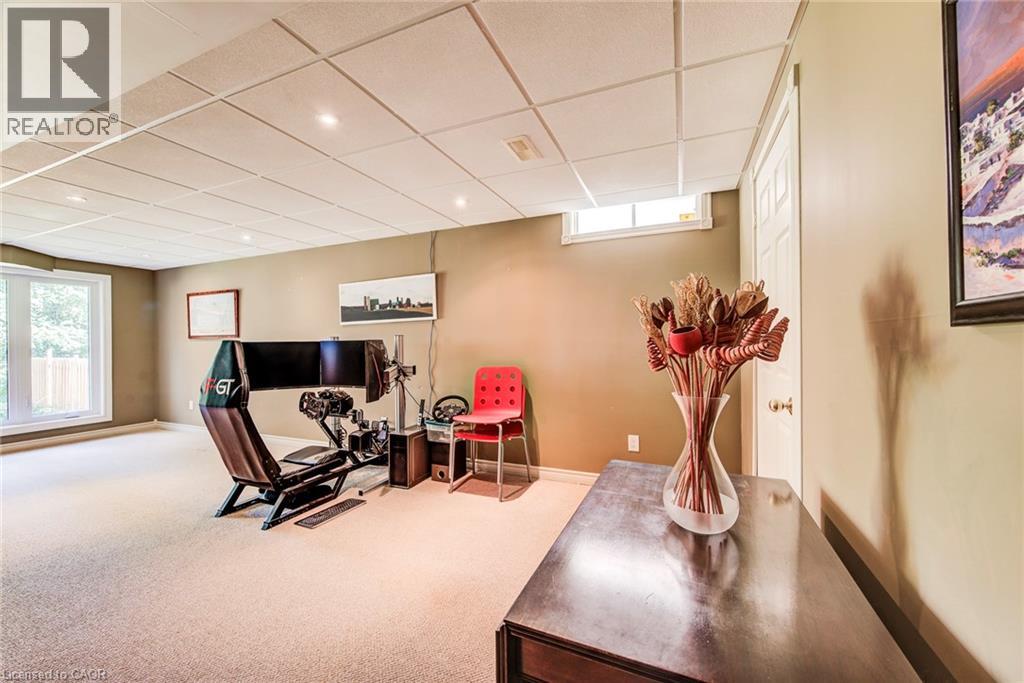 Photo 46 of 33 Tinatawa Court, Kitchener ON