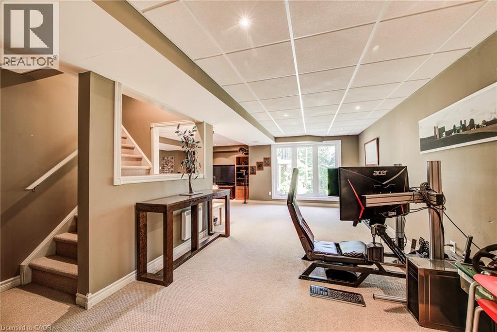 Photo 8 of 33 Tinatawa Court, Kitchener ON