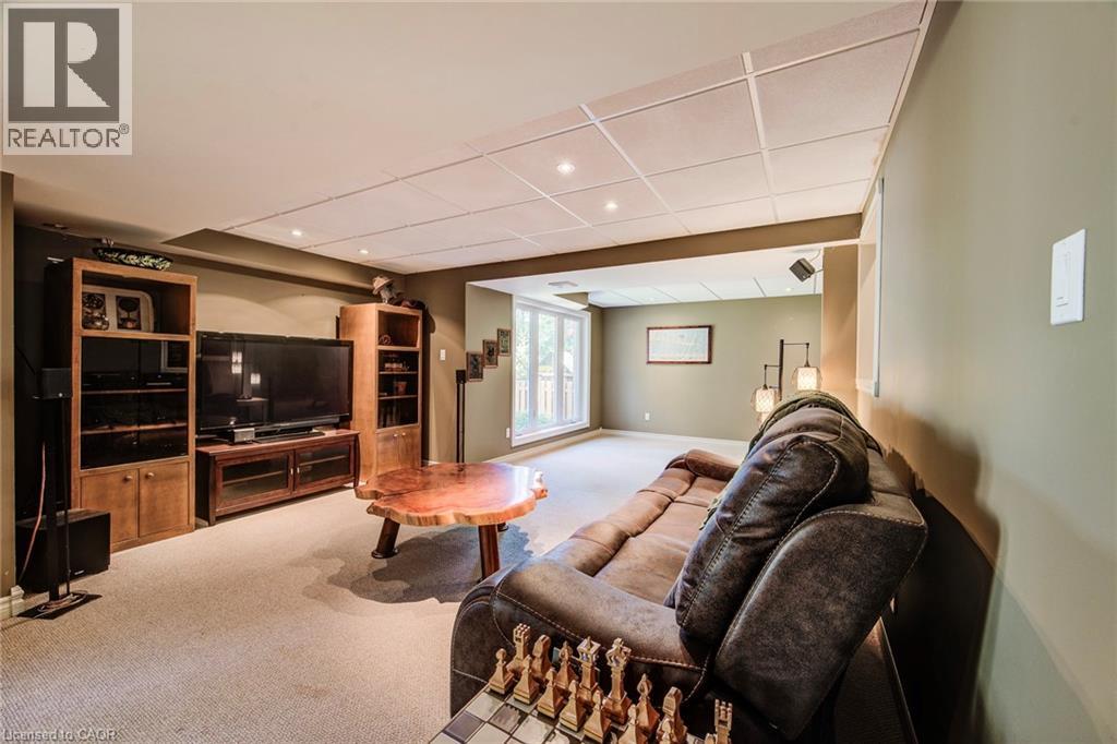 Photo 10 of 33 Tinatawa Court, Kitchener ON