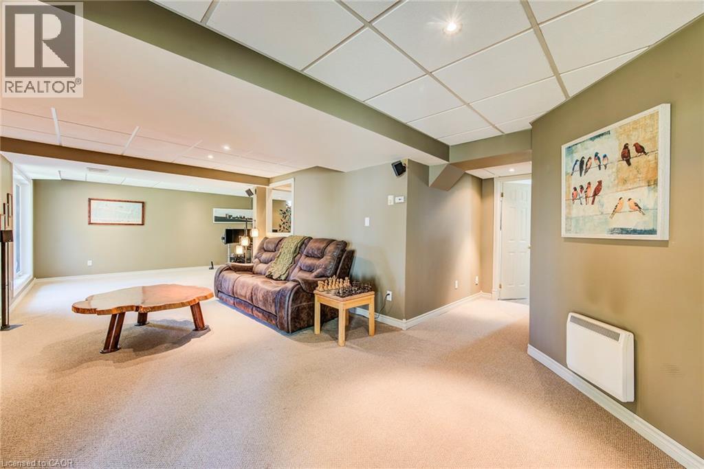 Photo 24 of 33 Tinatawa Court, Kitchener ON