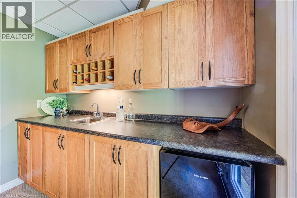 Photo 35 of 33 Tinatawa Court, Kitchener ON