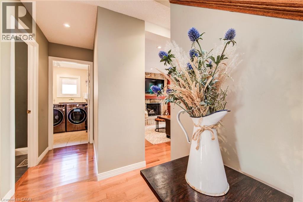 Photo 37 of 33 Tinatawa Court, Kitchener ON