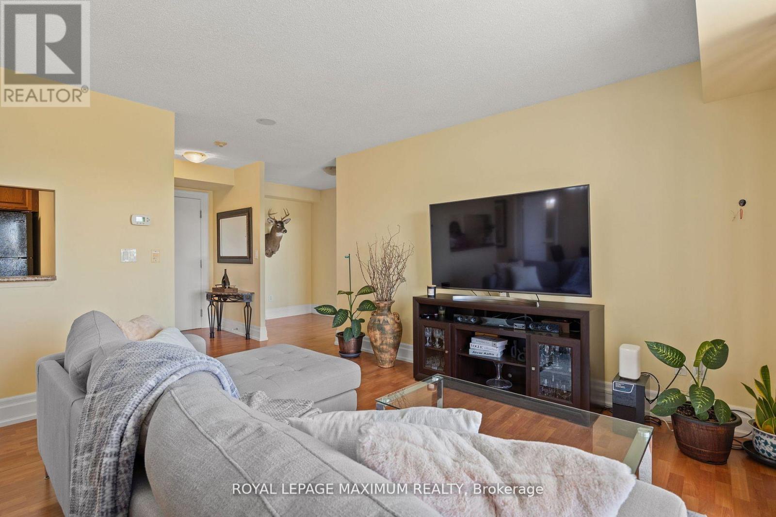 Photo 6 of 807 2088 Lawrence Avenue W, Toronto ON