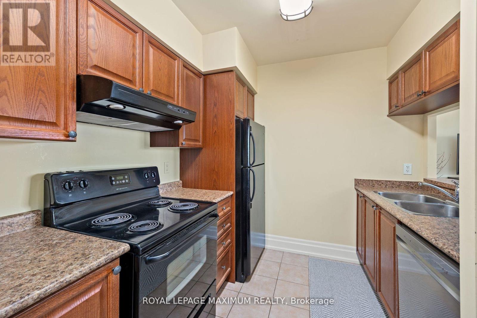 Photo 24 of 807 2088 Lawrence Avenue W, Toronto ON