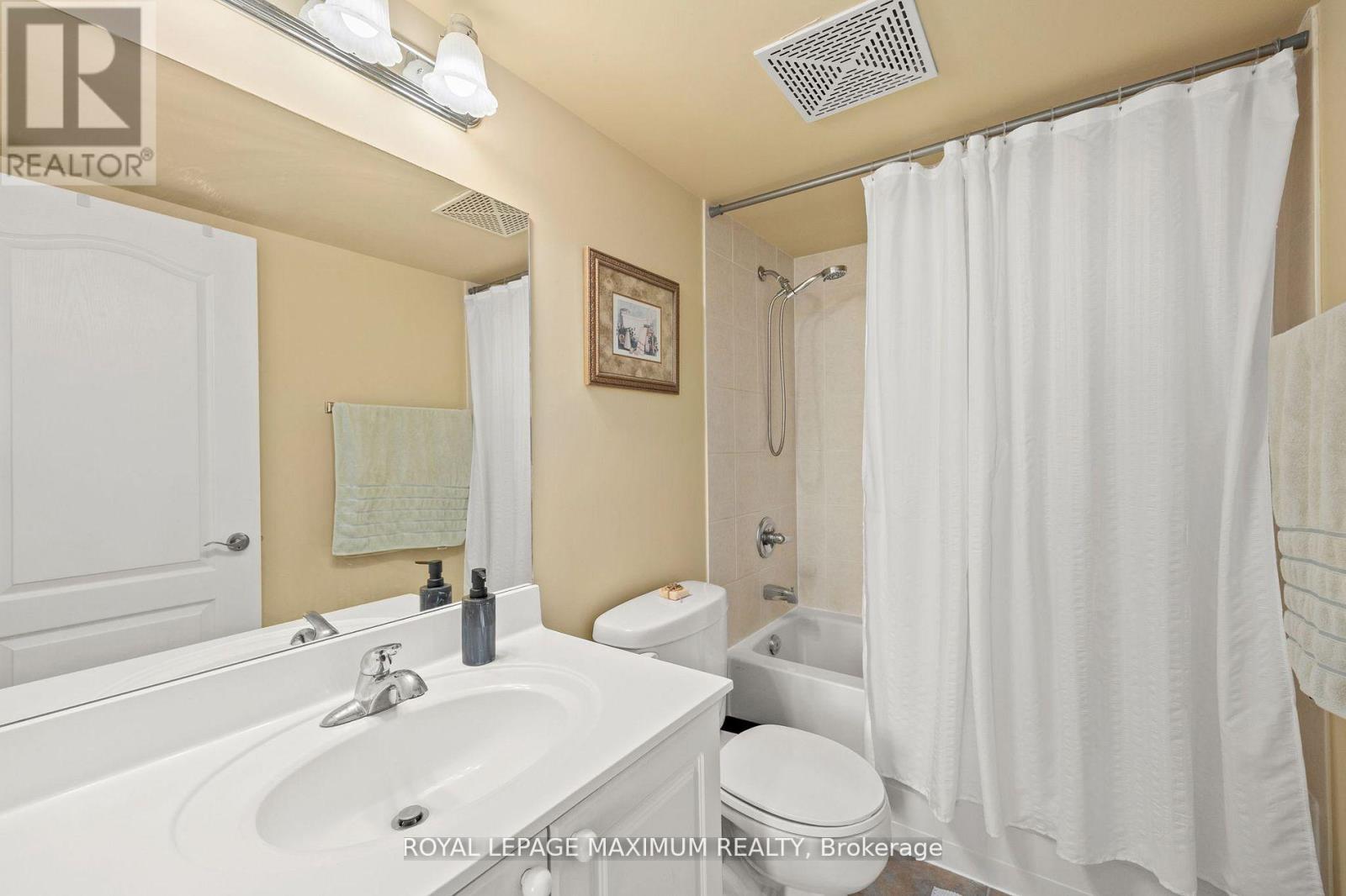 Photo 11 of 807 2088 Lawrence Avenue W, Toronto ON