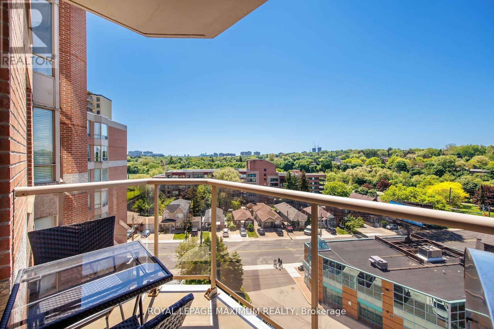 Photo 9 of 807 2088 Lawrence Avenue W, Toronto ON
