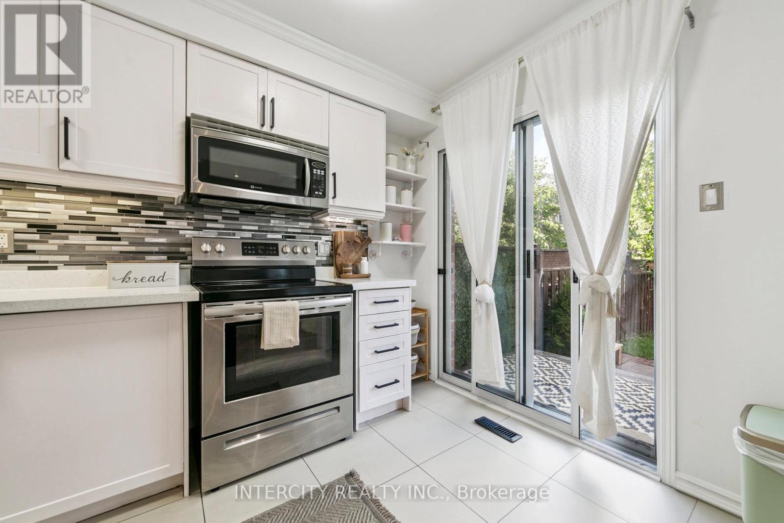 Photo 11 of 665 Fothergill Boulevard, Burlington ON