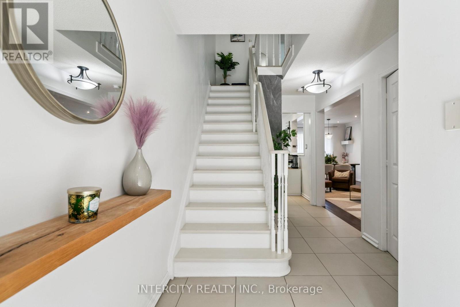 Photo 3 of 665 Fothergill Boulevard, Burlington ON