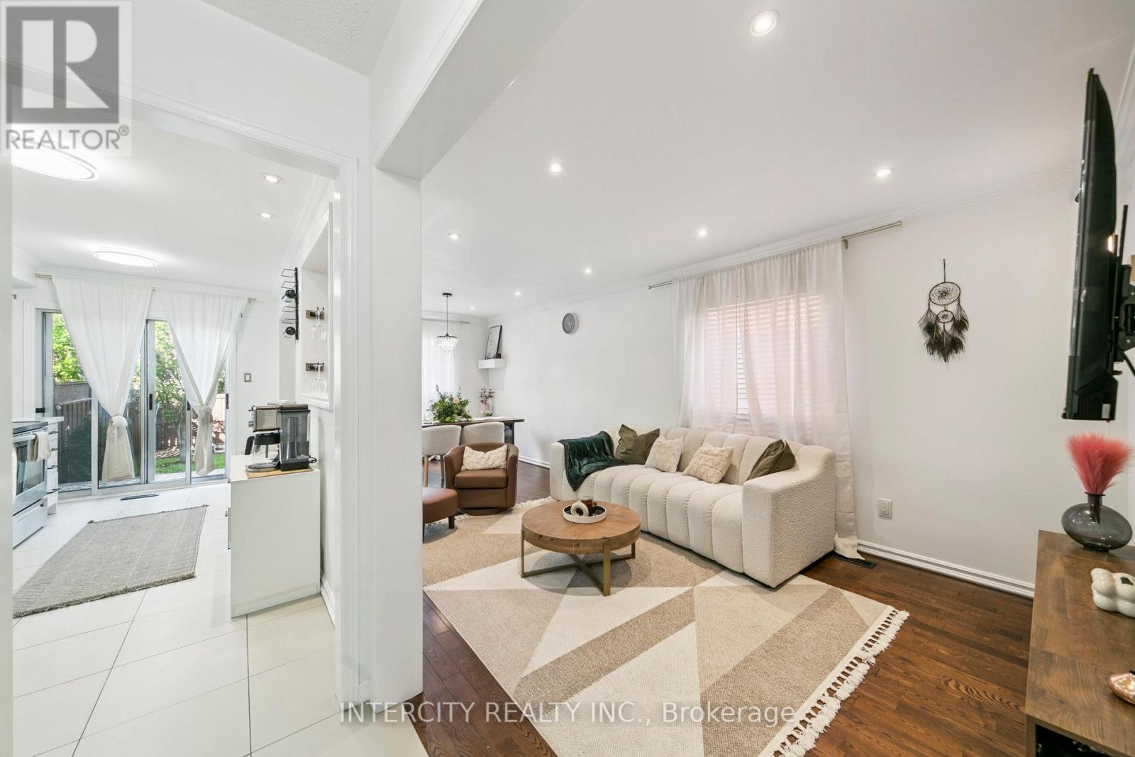 Photo 4 of 665 Fothergill Boulevard, Burlington ON