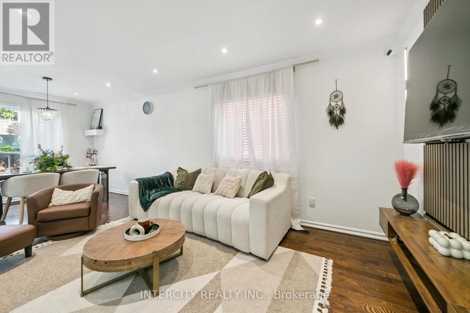 Photo 5 of 665 Fothergill Boulevard, Burlington ON