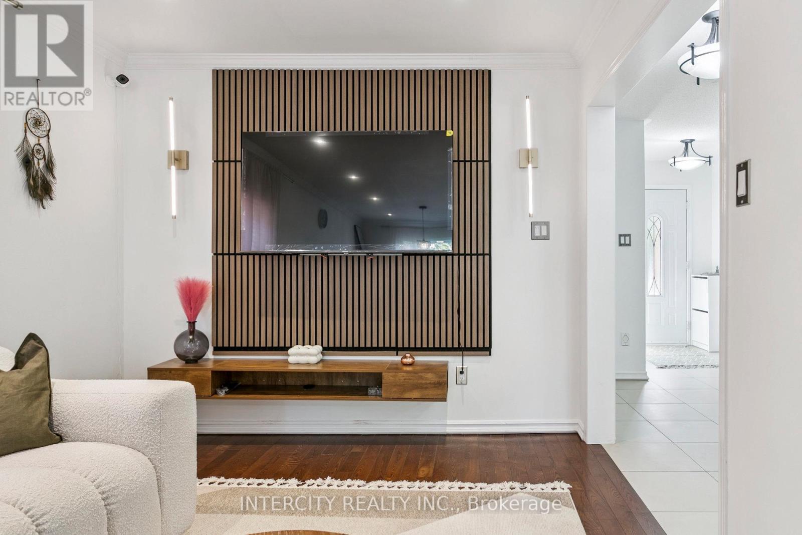 Photo 6 of 665 Fothergill Boulevard, Burlington ON
