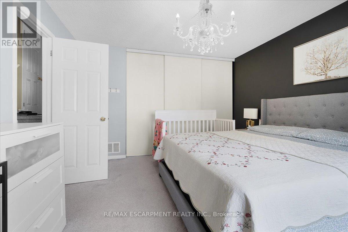 Photo 12 of 27 104 Frances Avenue, Hamilton ON