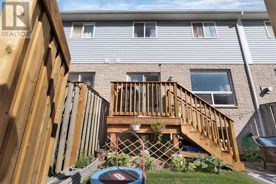 Photo 2 of 27 104 Frances Avenue, Hamilton ON