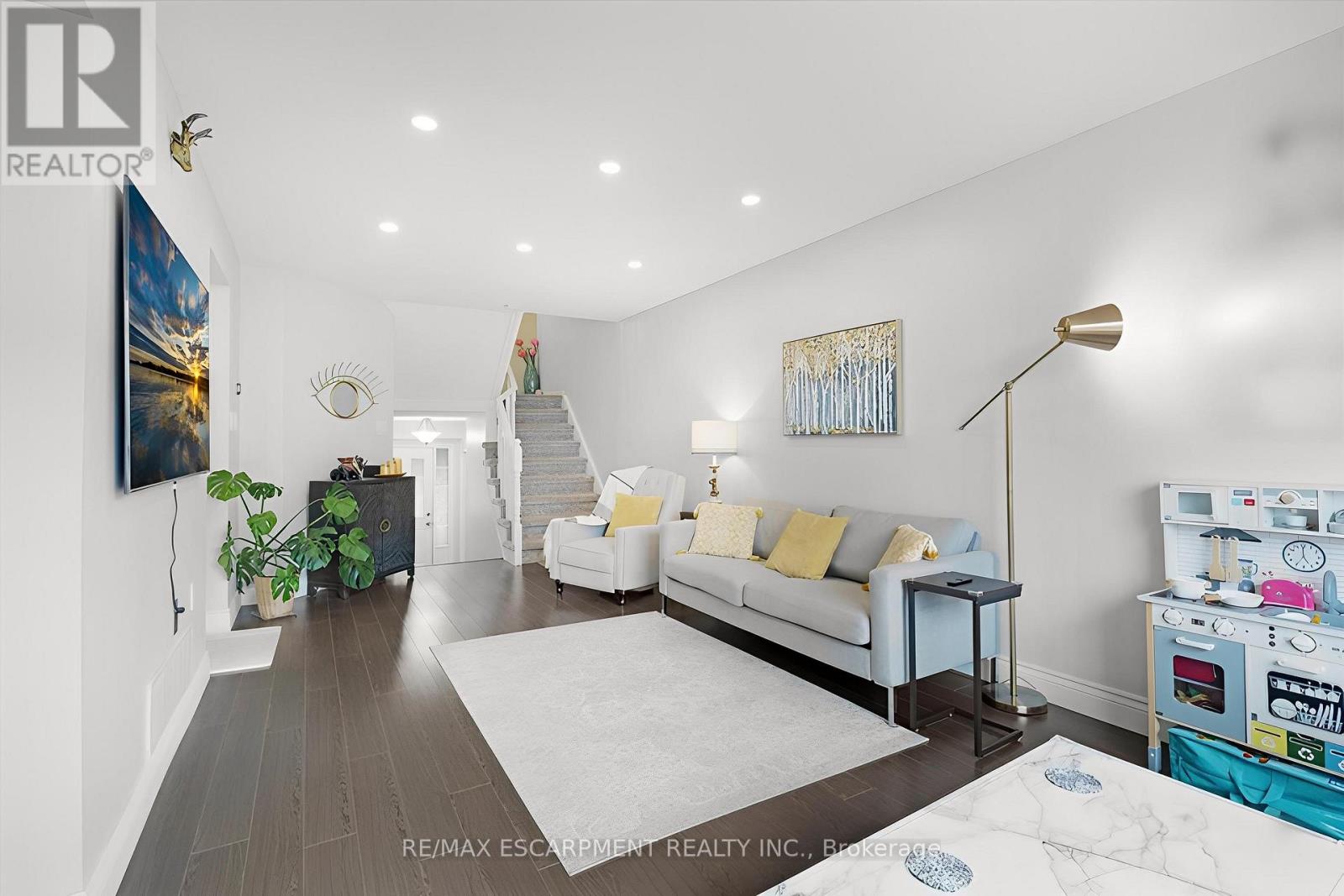 Photo 28 of 27 104 Frances Avenue, Hamilton ON