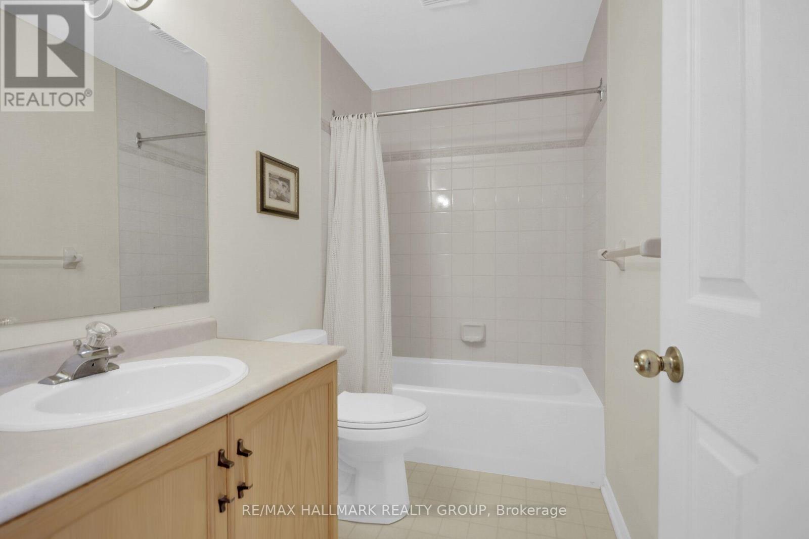 Photo 19 of 57 Windcrest Court, Ottawa ON