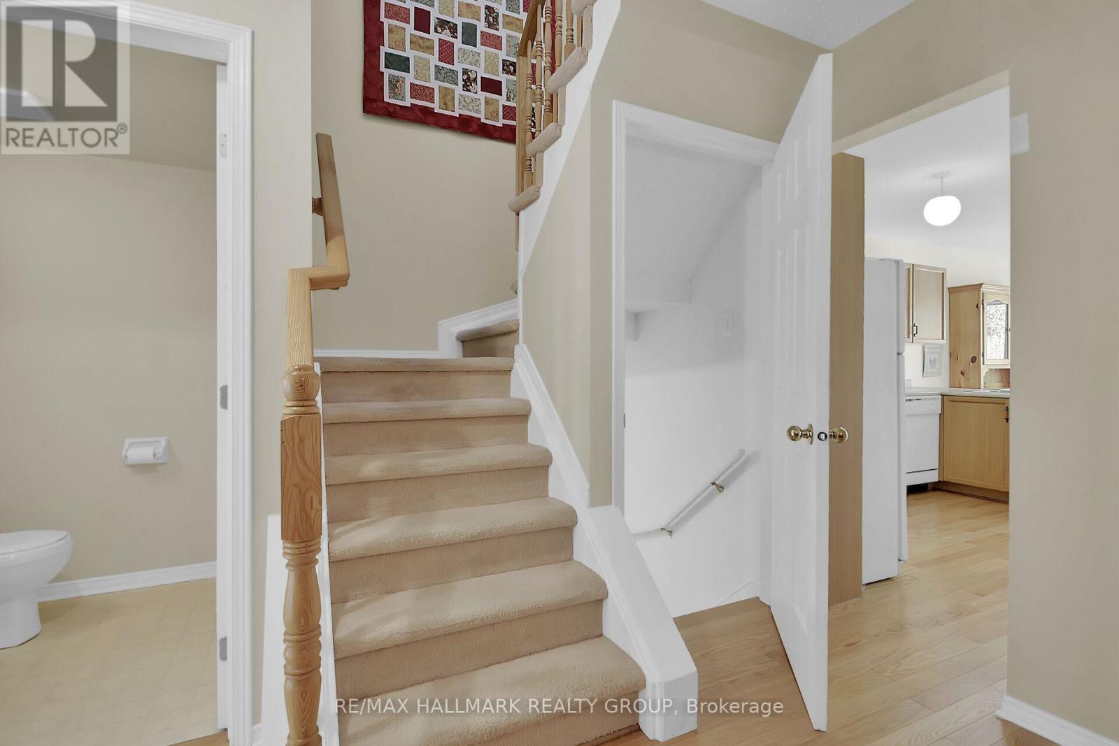 Photo 27 of 57 Windcrest Court, Ottawa ON