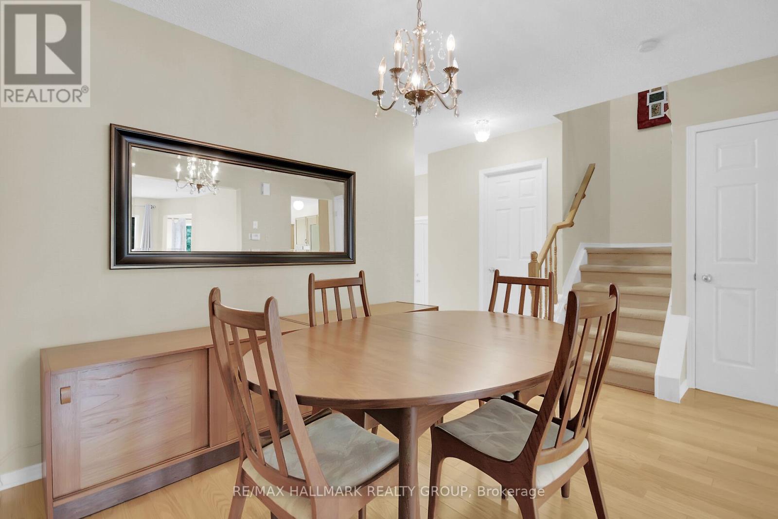 Photo 33 of 57 Windcrest Court, Ottawa ON