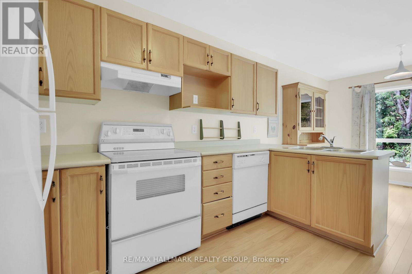 Photo 36 of 57 Windcrest Court, Ottawa ON
