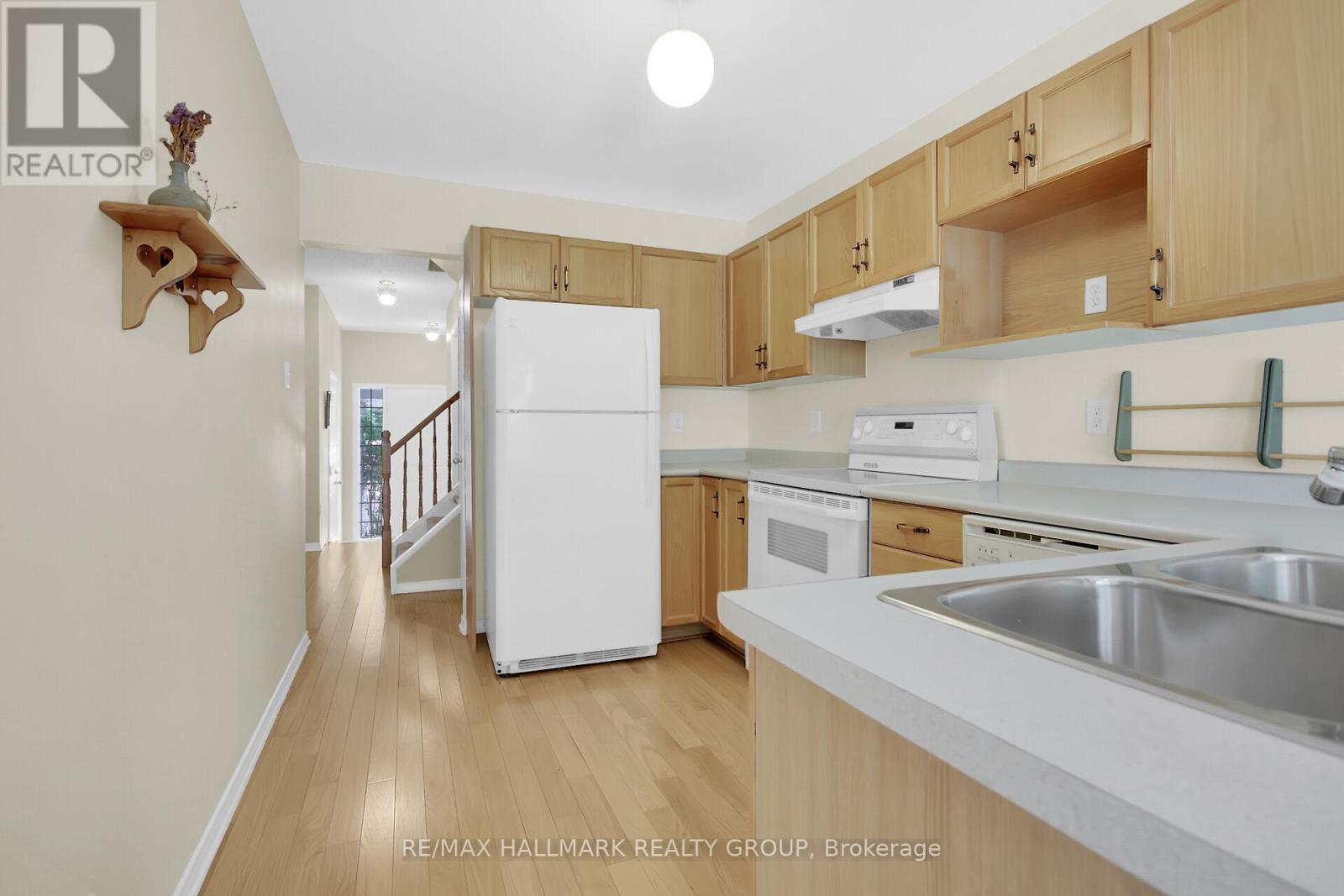 Photo 37 of 57 Windcrest Court, Ottawa ON