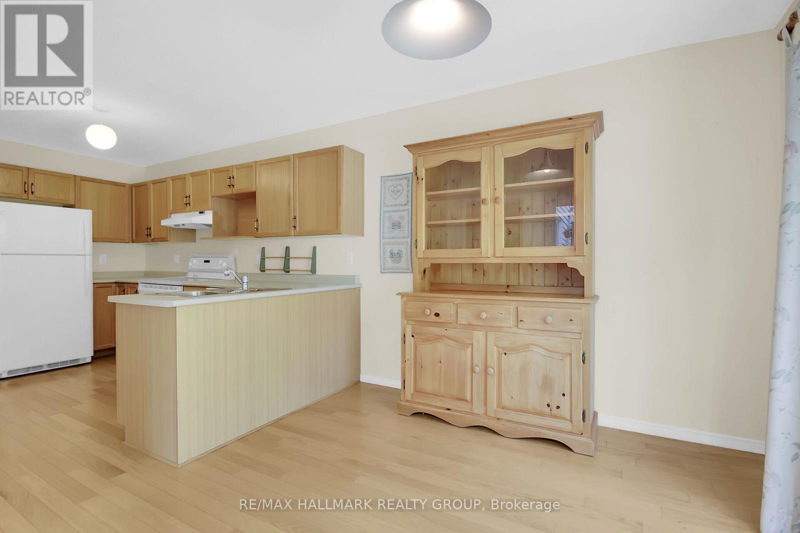 Photo 39 of 57 Windcrest Court, Ottawa ON