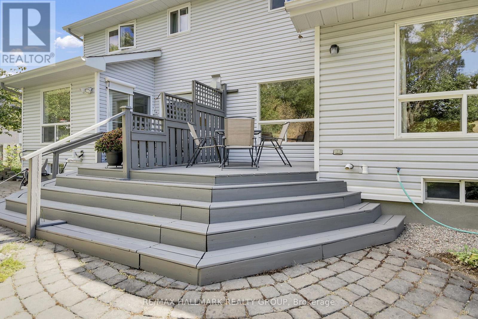 Photo 9 of 57 Windcrest Court, Ottawa ON