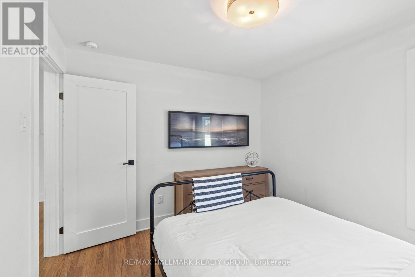 Photo 9 of 377 Summit Avenue, Ottawa ON