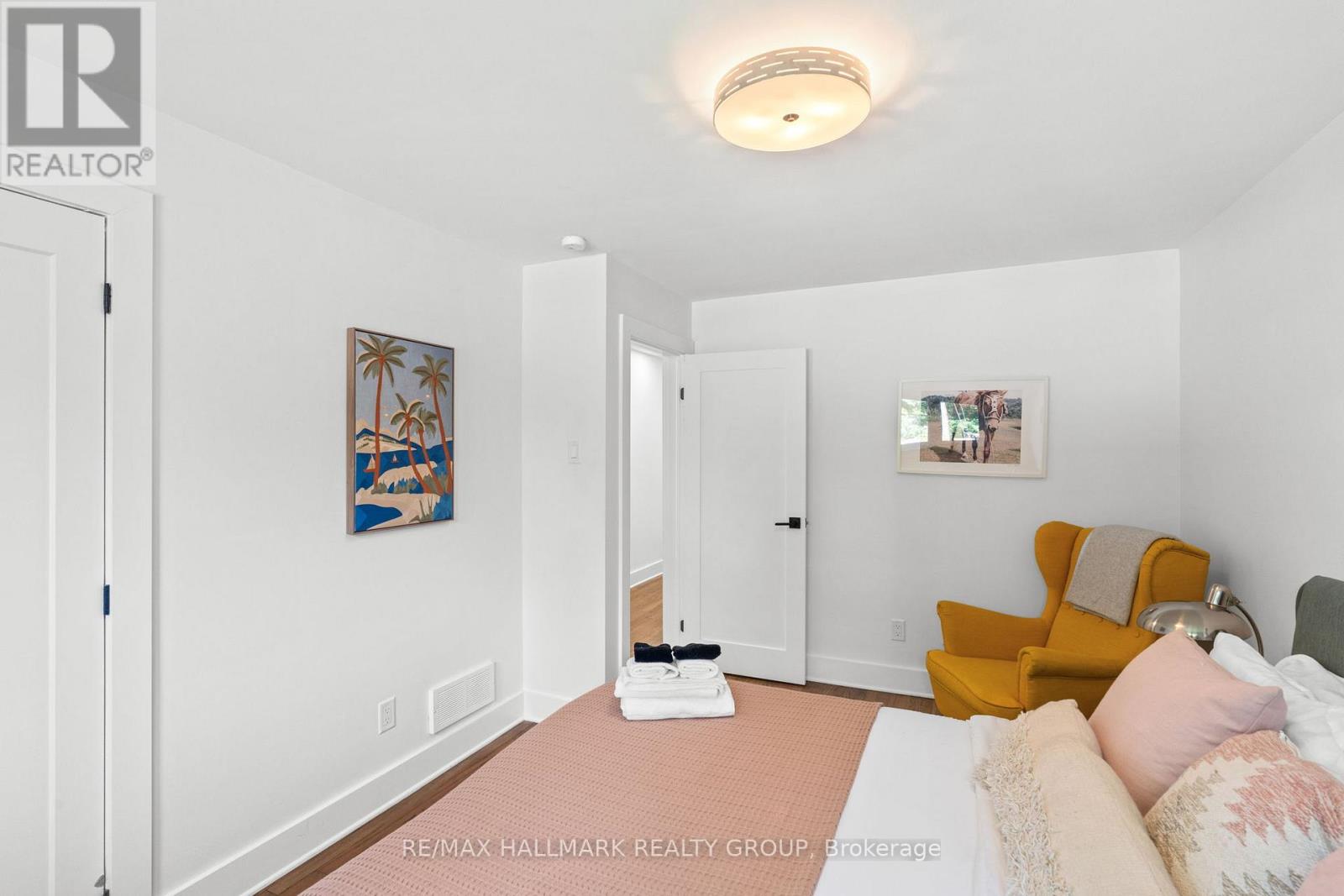 Photo 8 of 377 Summit Avenue, Ottawa ON