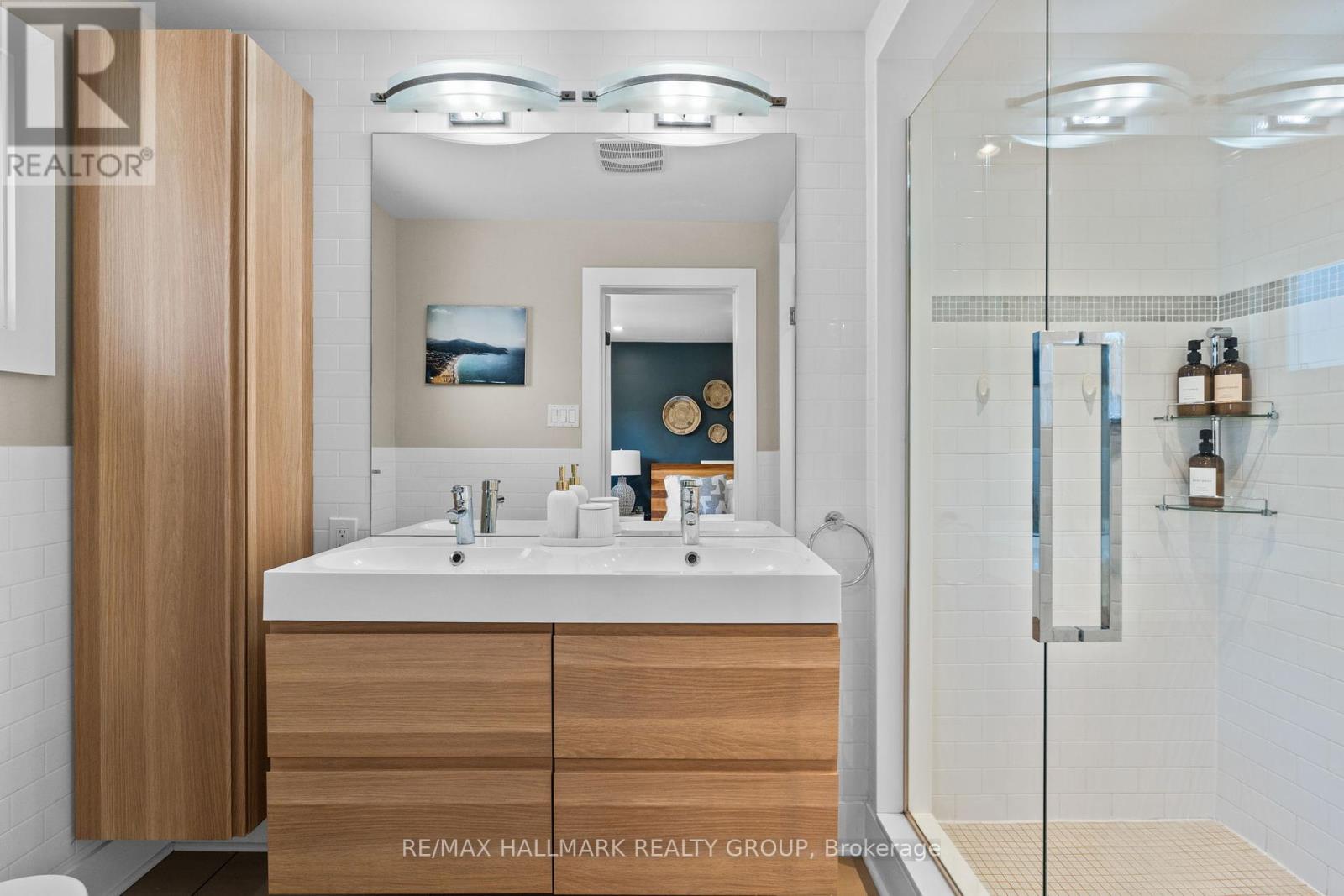 Photo 1 of 377 Summit Avenue, Ottawa ON