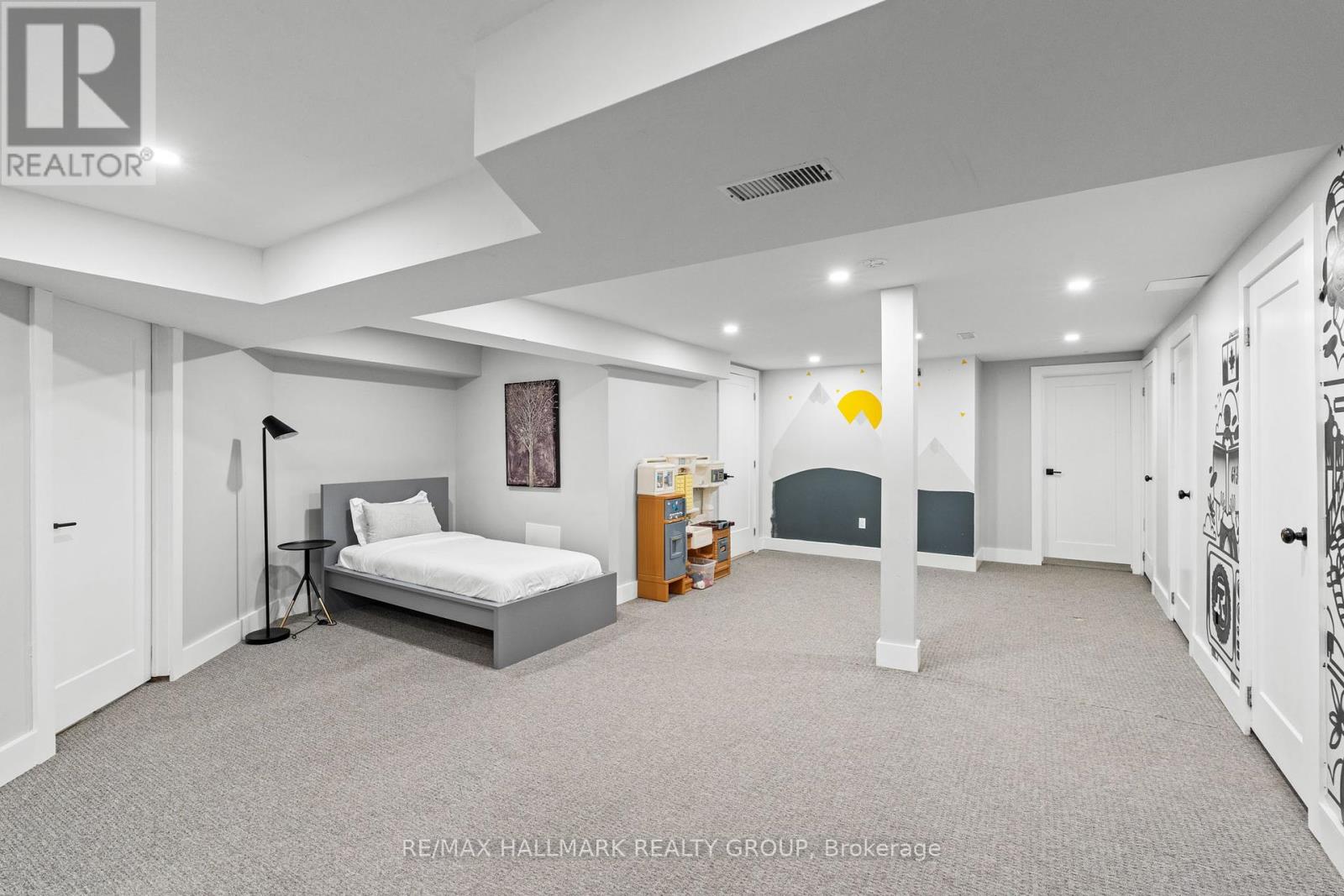 Photo 12 of 377 Summit Avenue, Ottawa ON