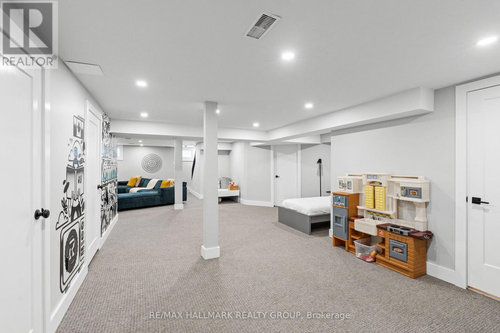 Photo 7 of 377 Summit Avenue, Ottawa ON